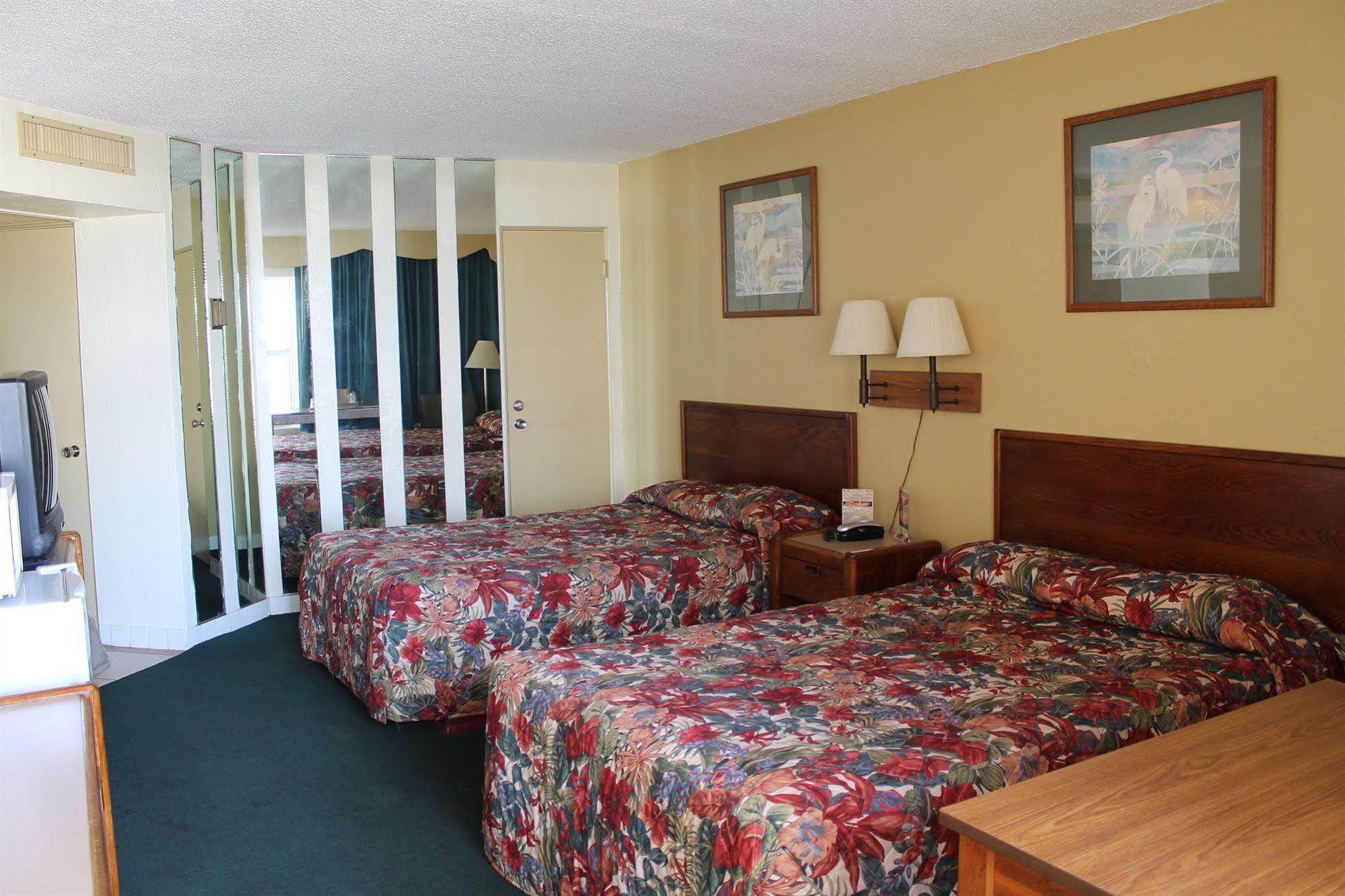 Grand Prix Motel Beach Front Daytona Beach Exterior photo